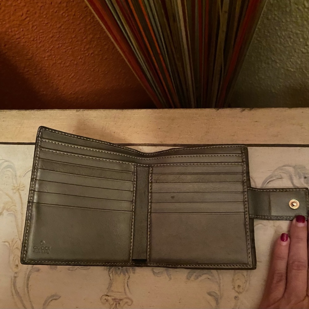 Gucci - GUC - Metallic Guccissima Monogram Bifold Wallet with Gold Accent - Picture 8 of 12